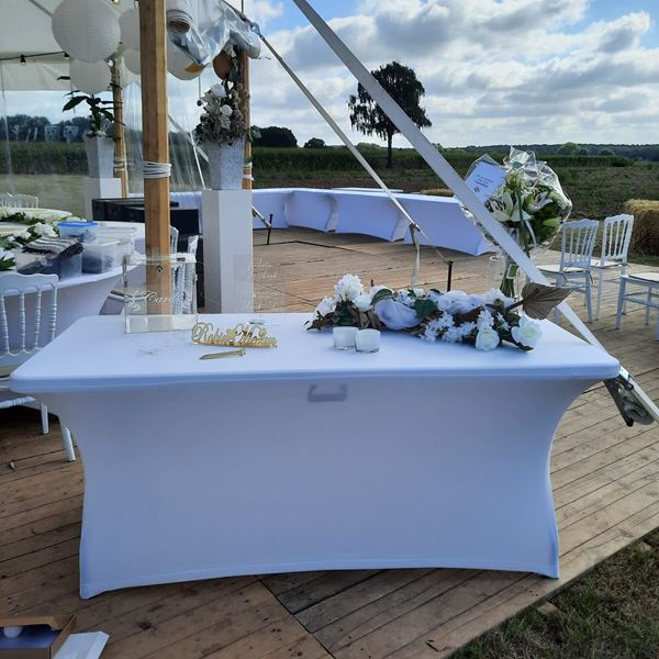 Buffet Tafel met Witte hoes